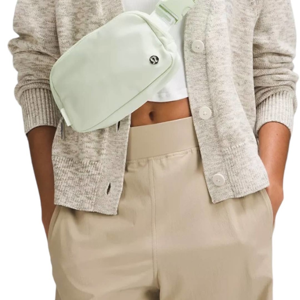 *NWT* Lululemon Everywhere Belt Bag 1L in Kohlrabi Green/White - Picture 2 of 6
